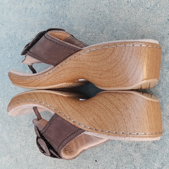 Klogs Size 8 Floral Beaded Brown Leather Faux Wooden Wedge Thong Clog Sandals - Picture 3 of 17